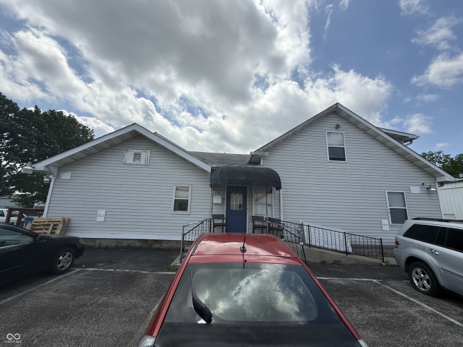 Listing Image 7
