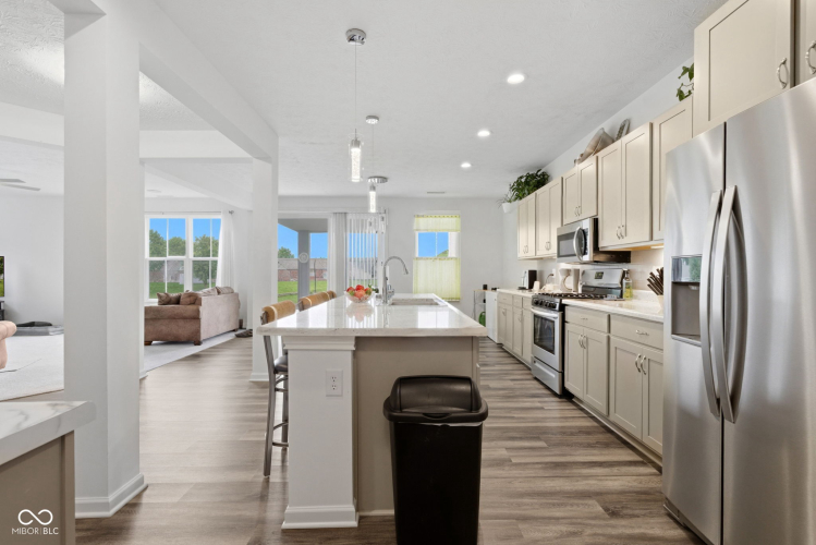 Listing Image 15