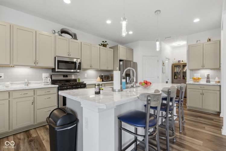 Listing Image 19