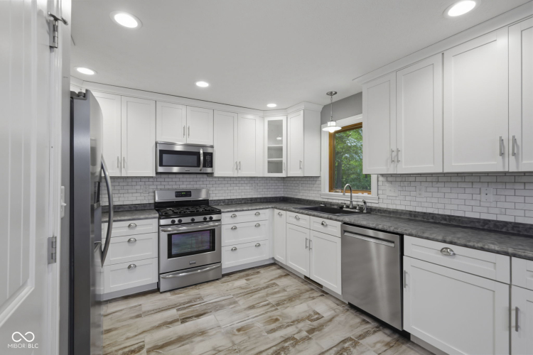 Listing Image 12