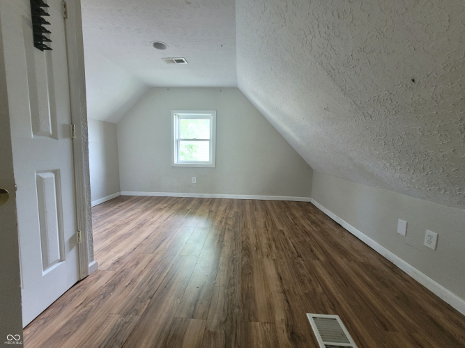 Listing Image 24