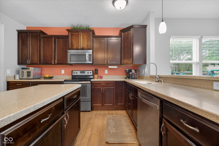Listing Image 16