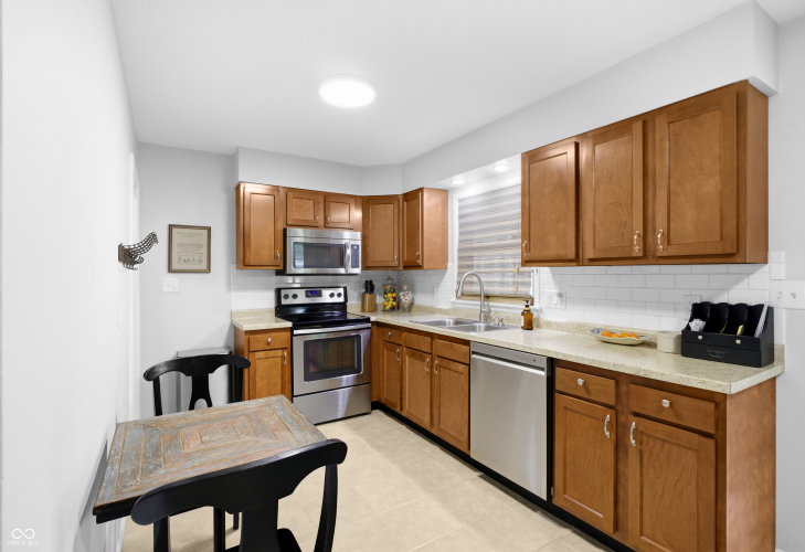 Listing Image 11