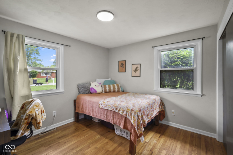 Listing Image 12