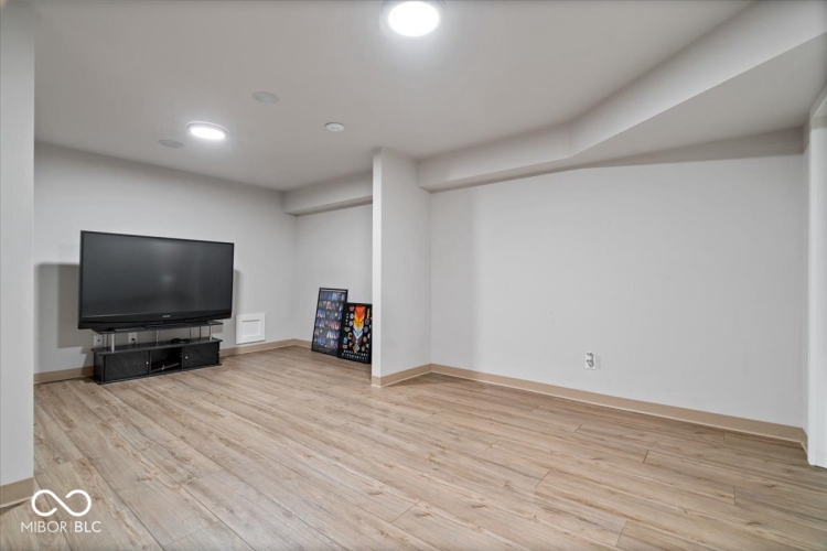 Listing Image 56