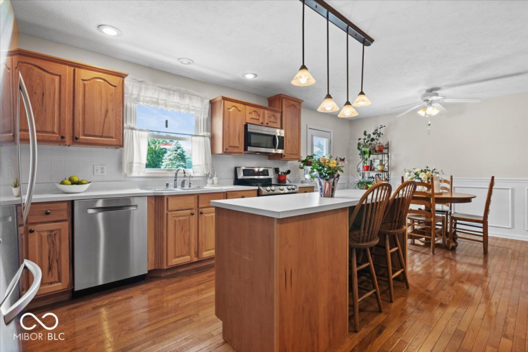 Listing Image 19