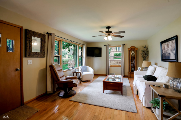 Listing Image 6