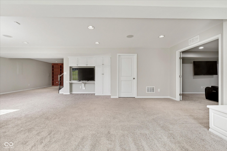 Listing Image 64