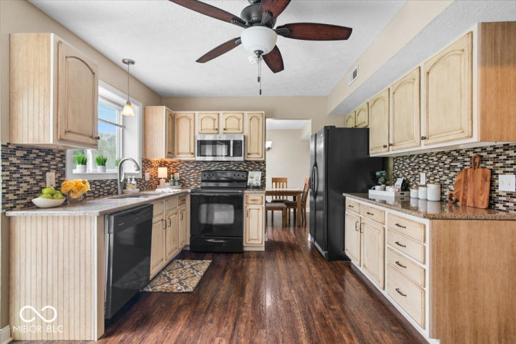Listing Image 14