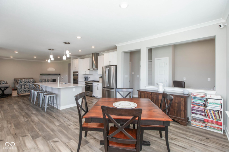 Listing Image 10