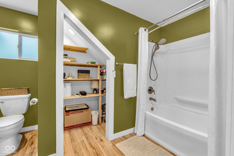 Listing Image 19
