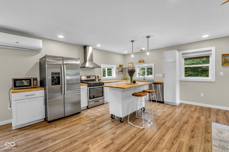 Listing Image 9