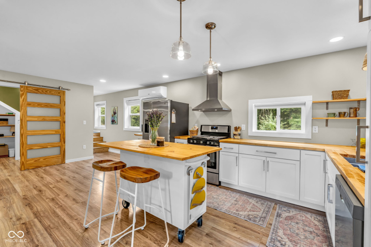 Listing Image 10