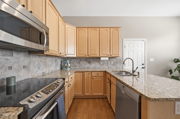 Listing Image 13