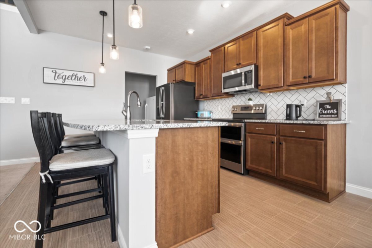 Listing Image 10