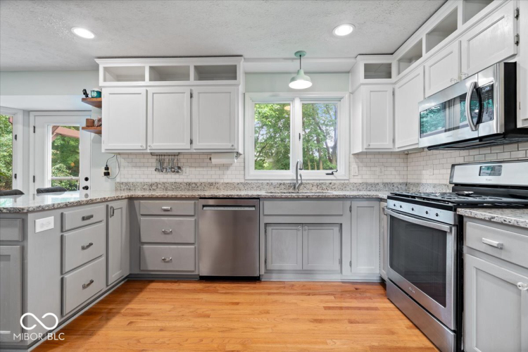 Listing Image 13