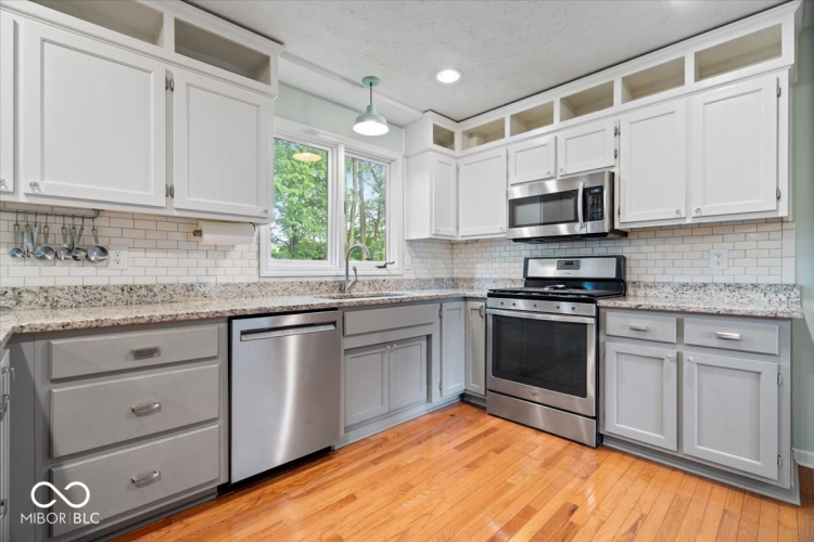 Listing Image 14
