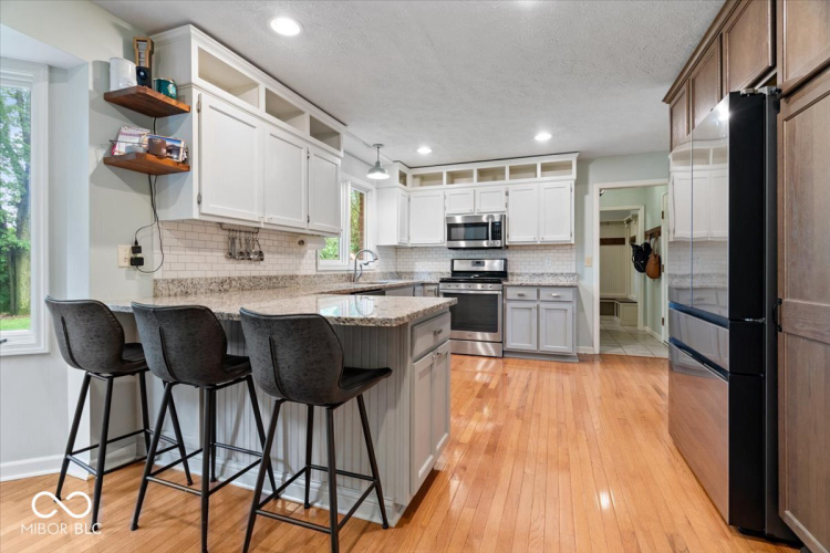 Listing Image 10