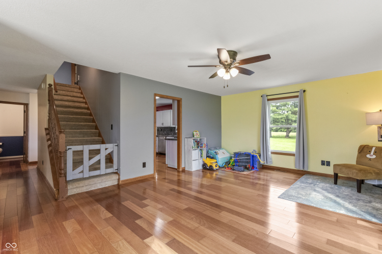 Listing Image 16