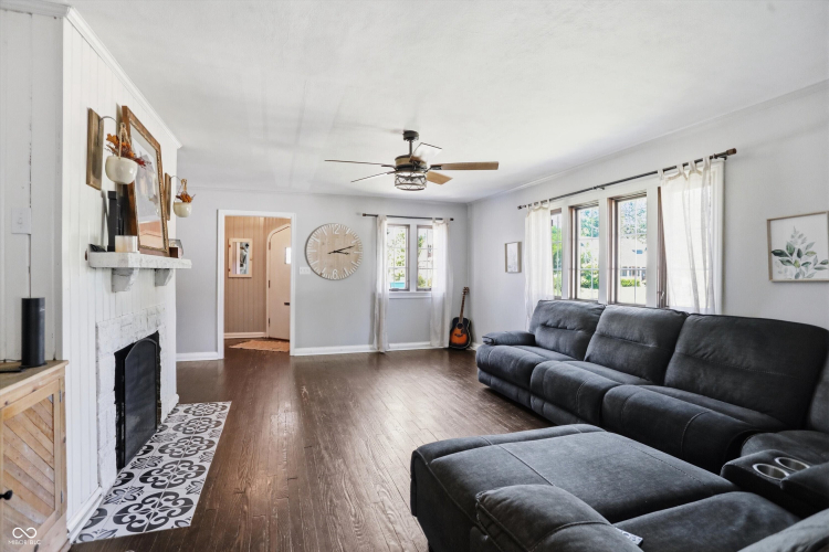 Listing Image 9