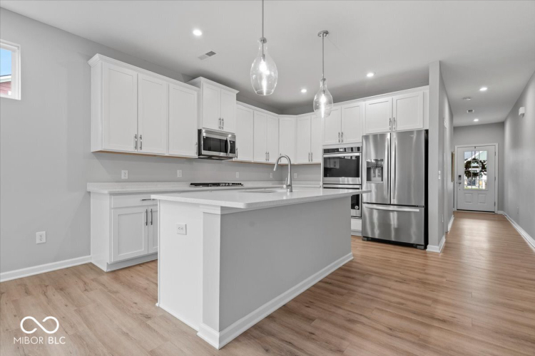 Listing Image 11
