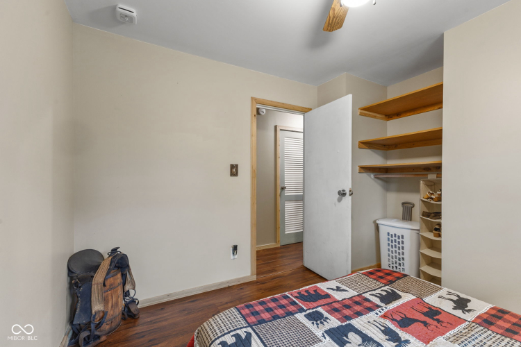 Listing Image 14