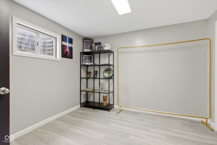 Listing Image 37