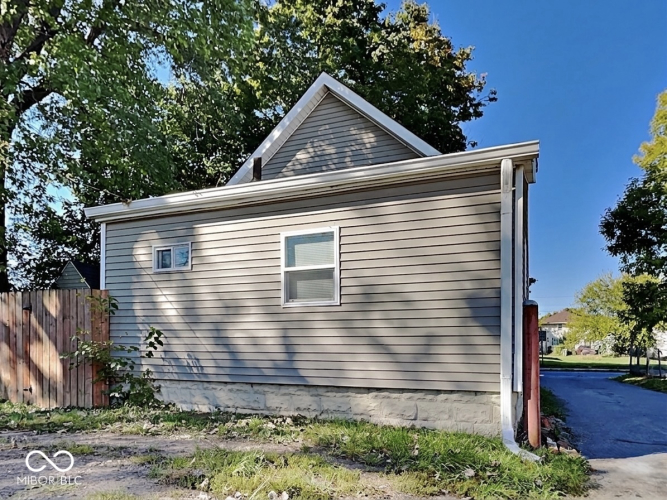 Listing Image 10