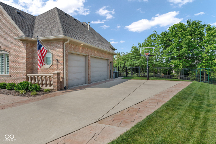 Listing Image 102