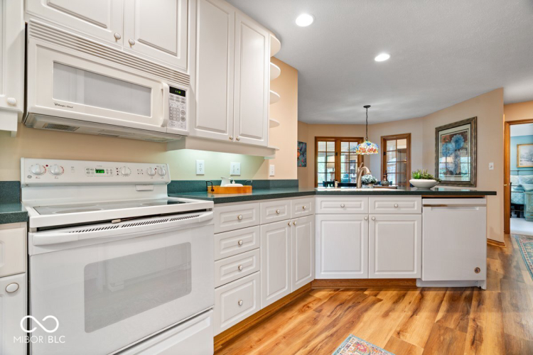 Listing Image 19