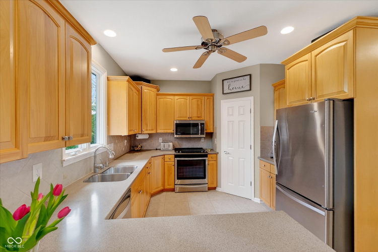 Listing Image 11