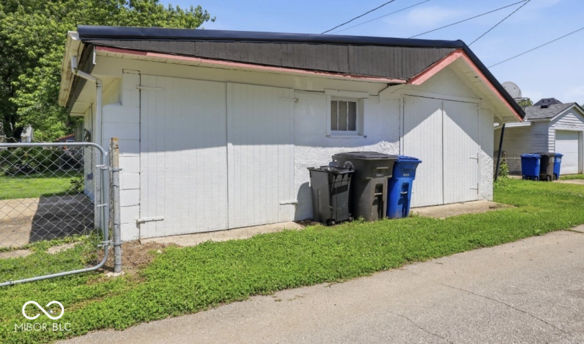 Listing Image 10