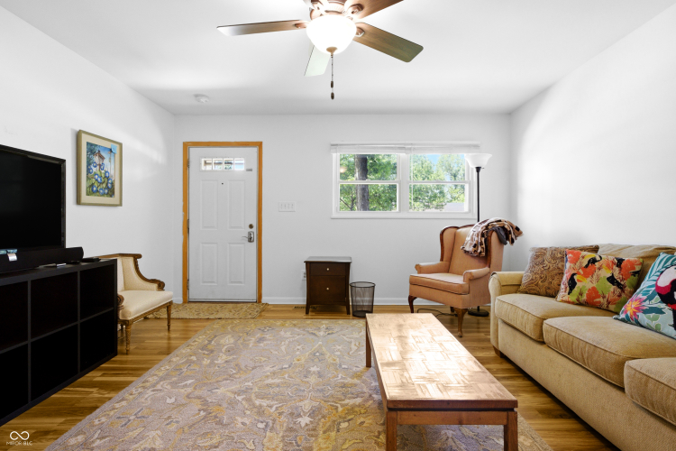 Listing Image 6