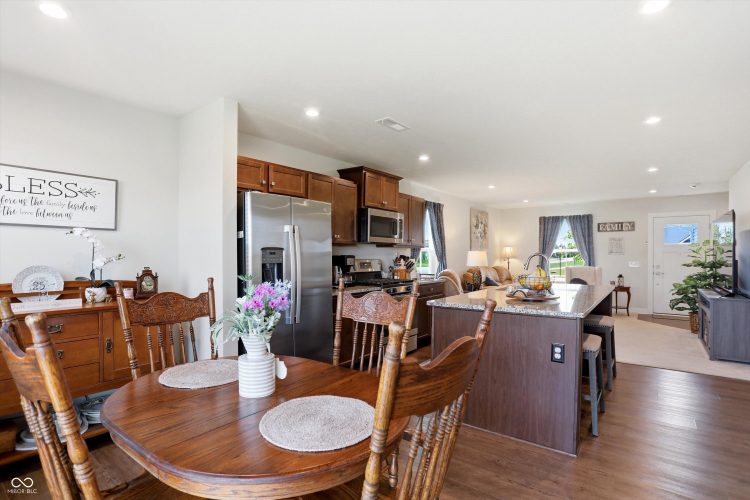 Listing Image 9