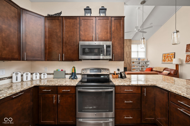 Listing Image 12
