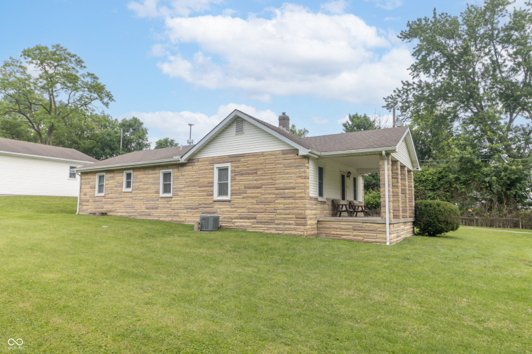 Listing Image 4