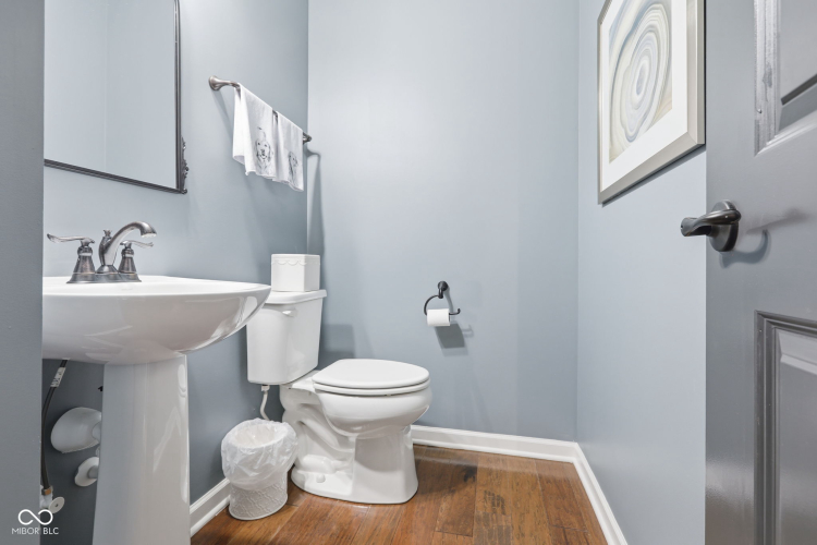 Listing Image 9