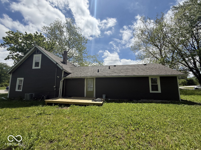Listing Image 4