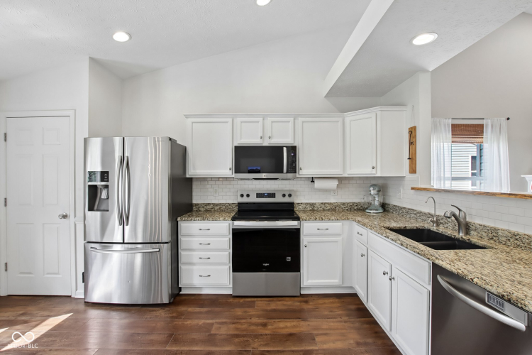Listing Image 12
