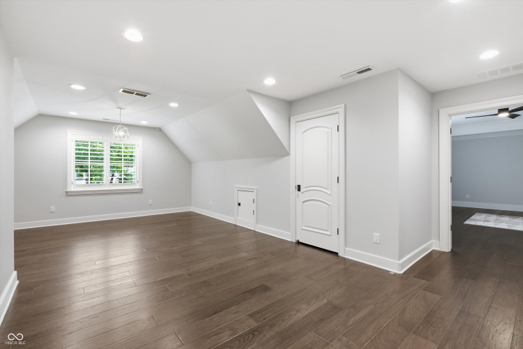 Listing Image 58