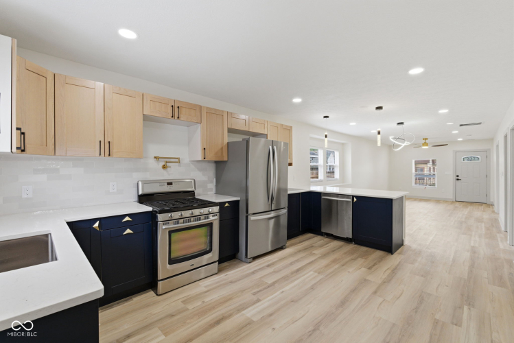 Listing Image 14