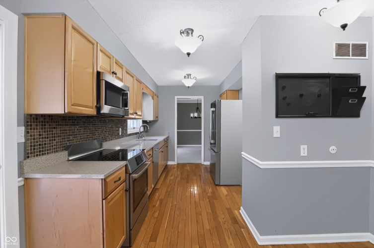 Listing Image 13