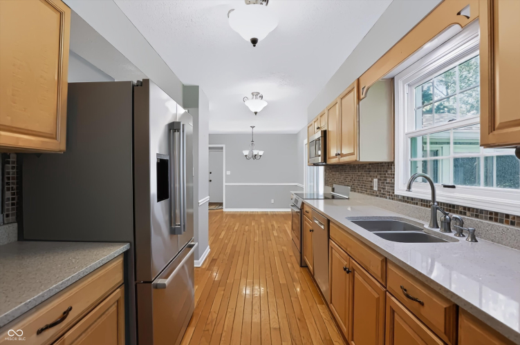 Listing Image 16