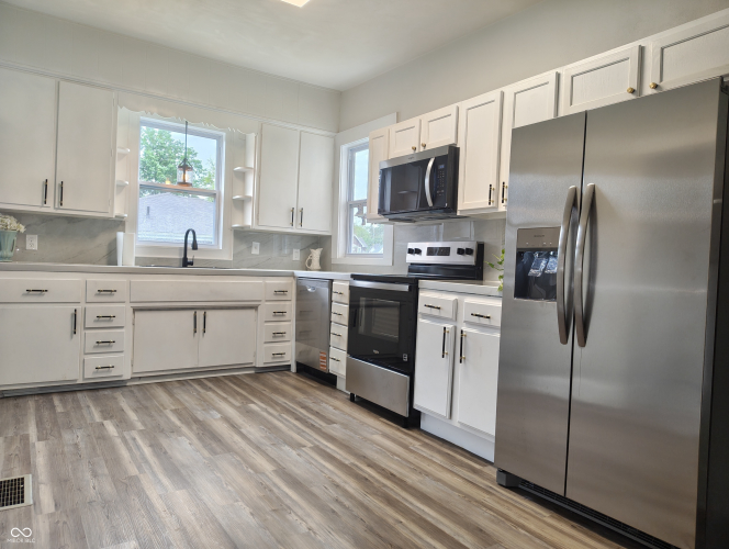Listing Image 10