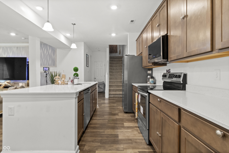 Listing Image 11