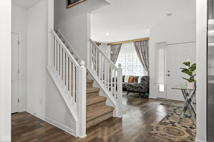 Listing Image 12