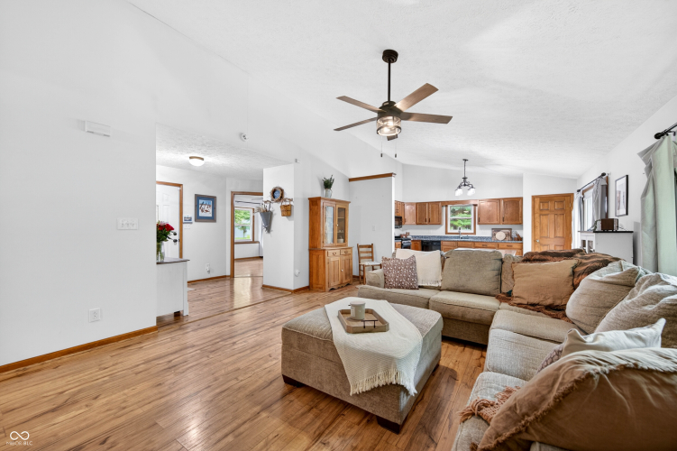 Listing Image 17