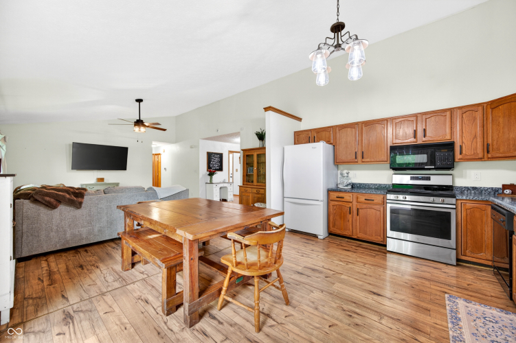Listing Image 20