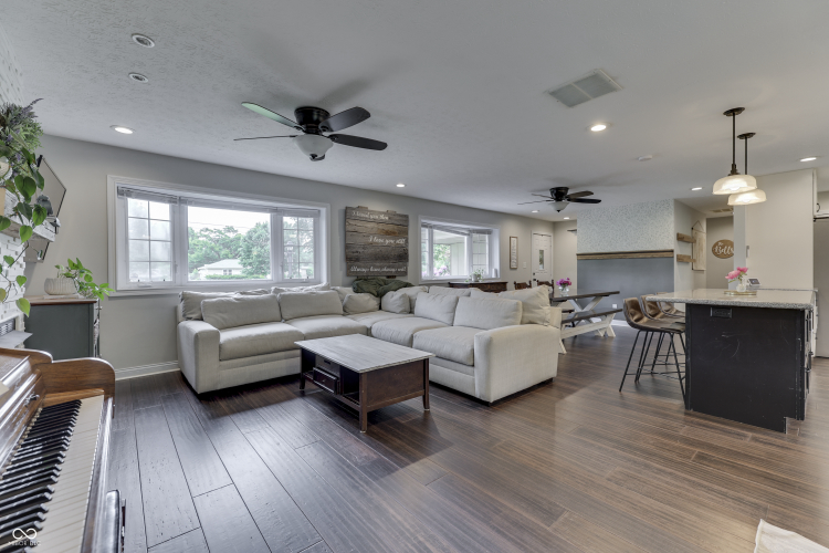 Listing Image 12