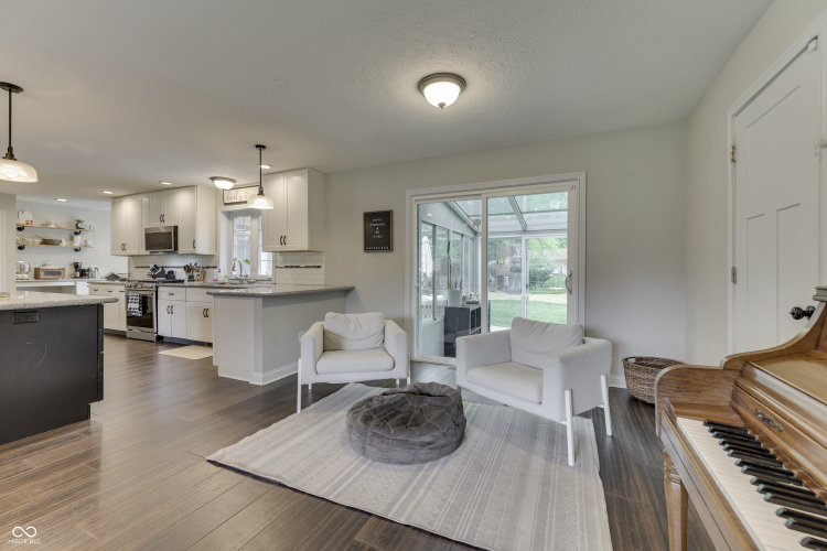Listing Image 14